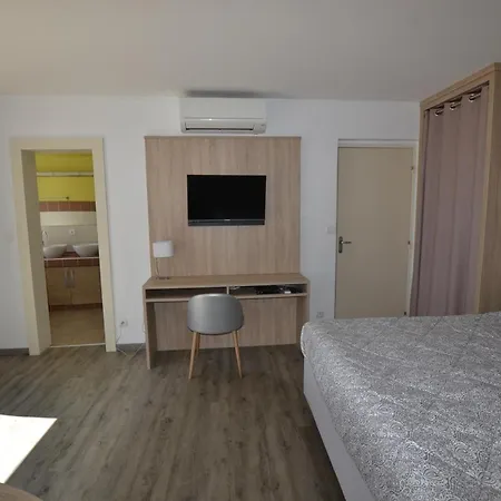Eve Naturiste Le Jardin D'eden Apartment